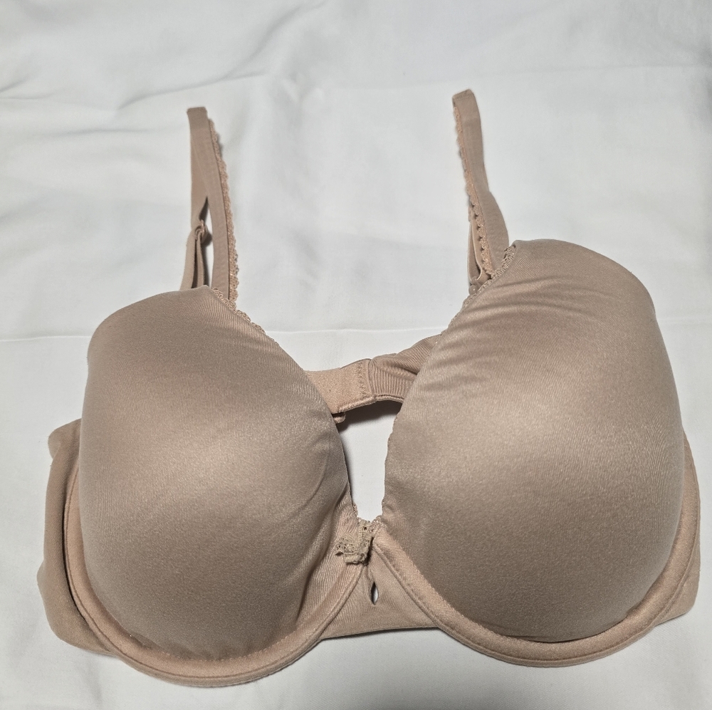 Victoria’s Secret Body By Victoria Lined Perfect Coverage Bra 32D